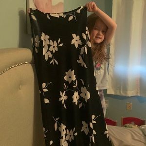 Liz Claiborne size S floor length dress. Like new. Black and white.